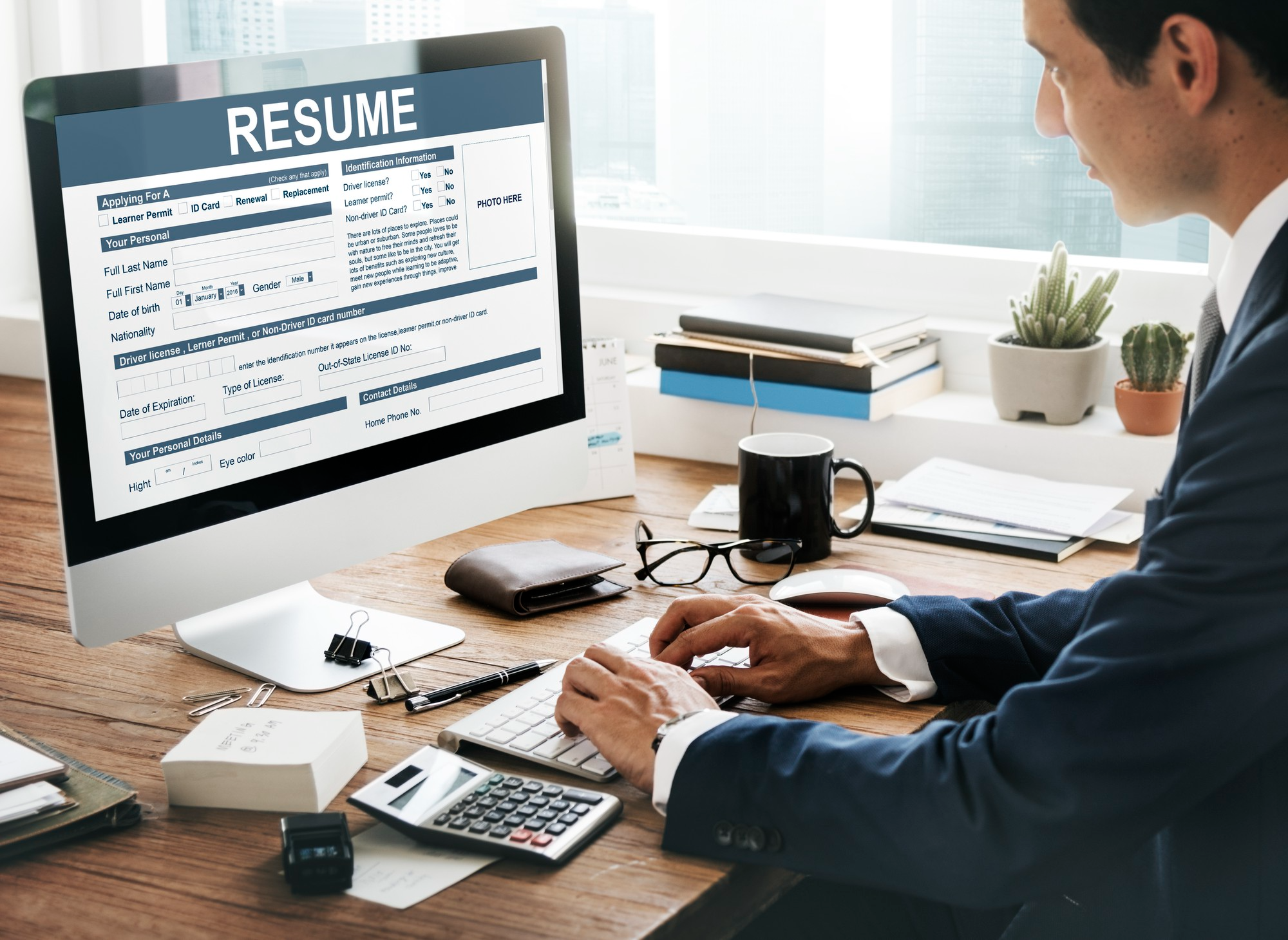 Ofrecer servicios de redacción de currículums y perfiles profesionales